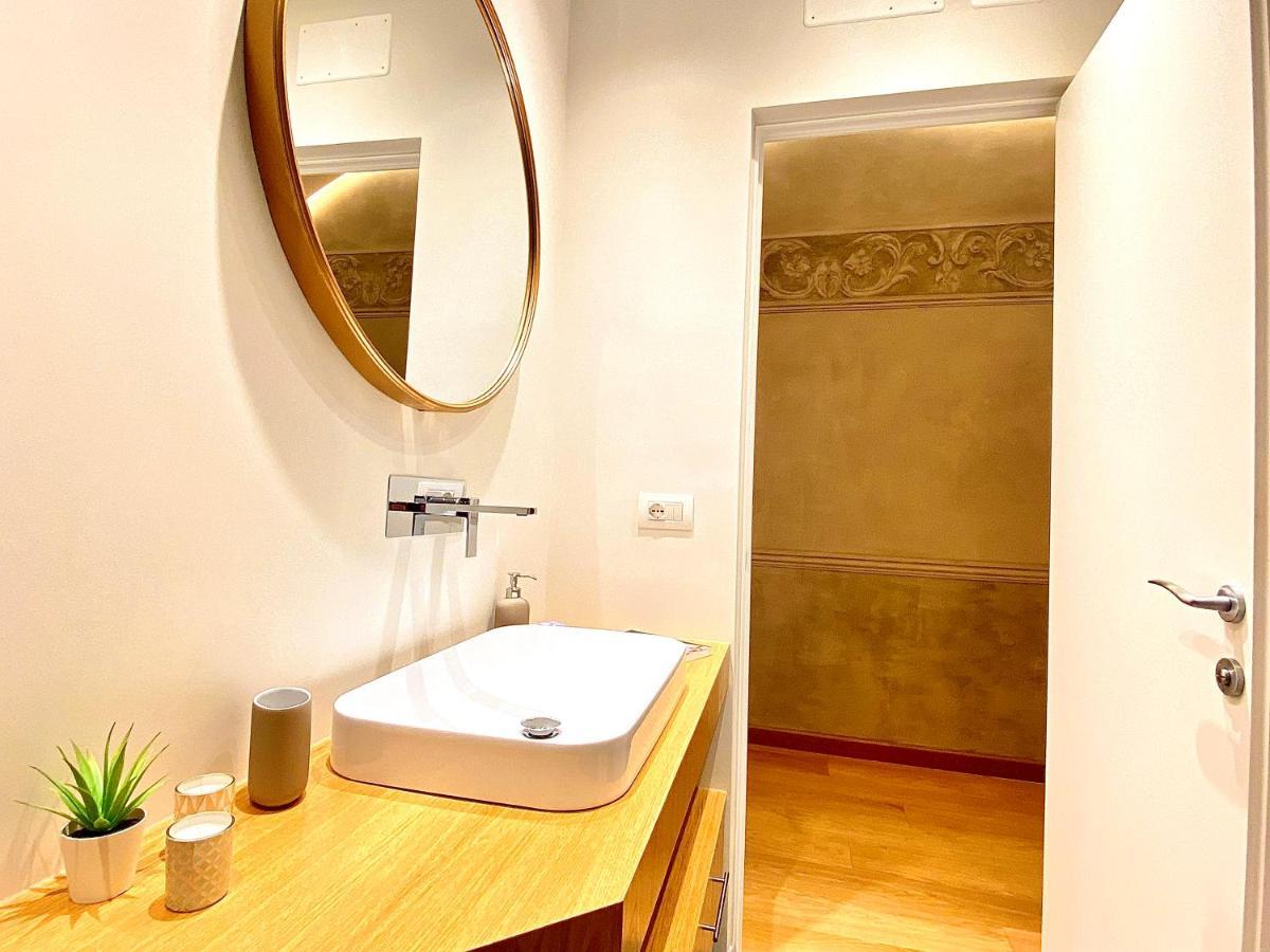 Amazing San Lorenzo 19, Rolli Palace Unesco - Stunning View Overlooking The Cathedral - Free Private Parking- Genua Exteriör bild
